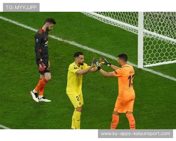 曼联门将训练：德赫亚与新援试演高难度扑救组合