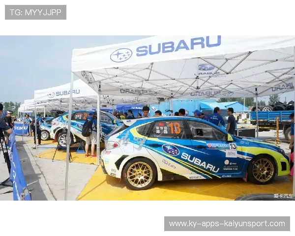 雨幕之中的极速对决：激情澎湃的赛车争夺赛